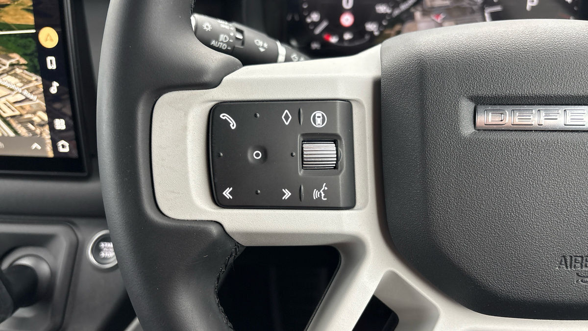 Land Rover Defender 90 Image 13