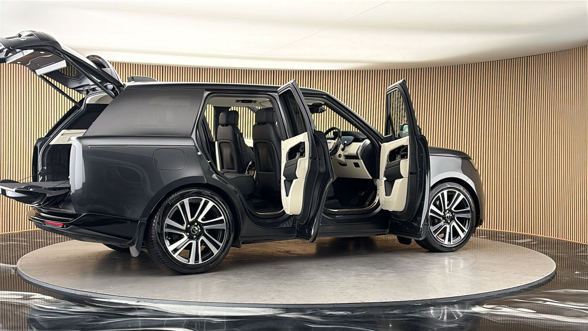 More views of Land Rover Range Rover