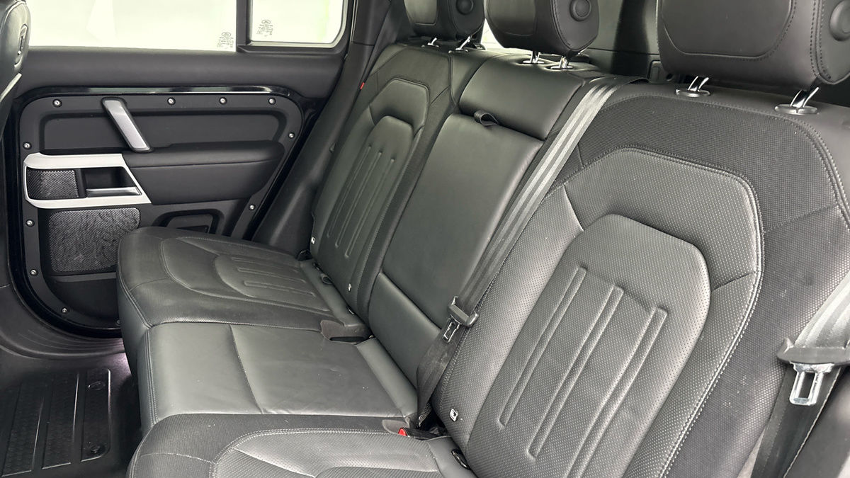 Land Rover Defender 110 Image 8