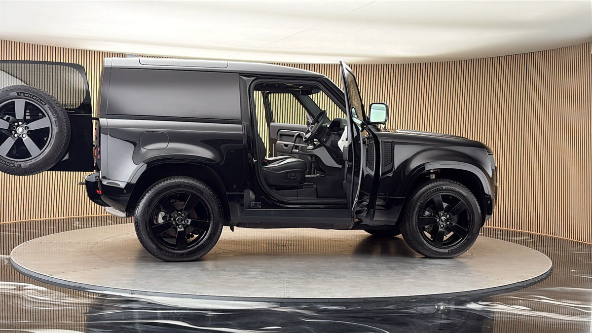 More views of Land Rover Defender 90