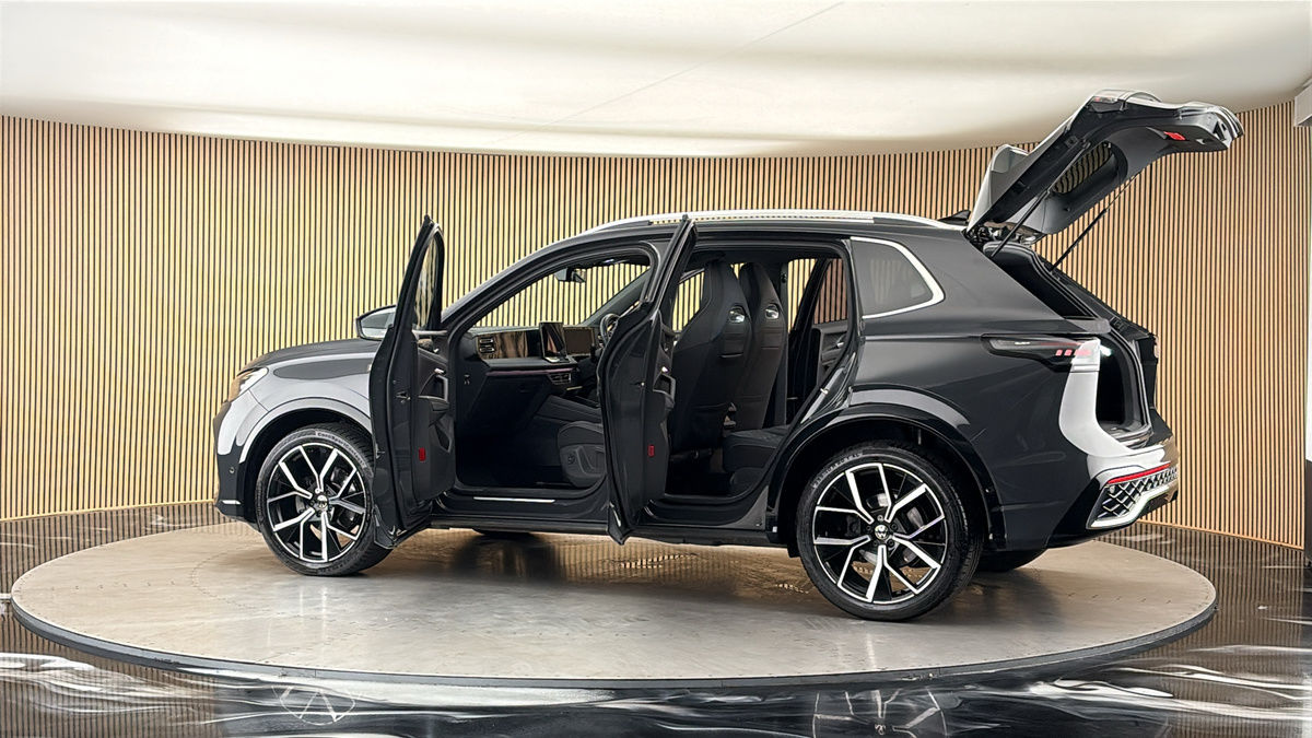 More views of Volkswagen Tiguan