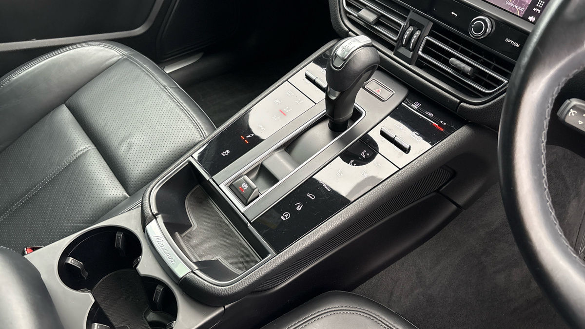 Porsche Macan Image 18