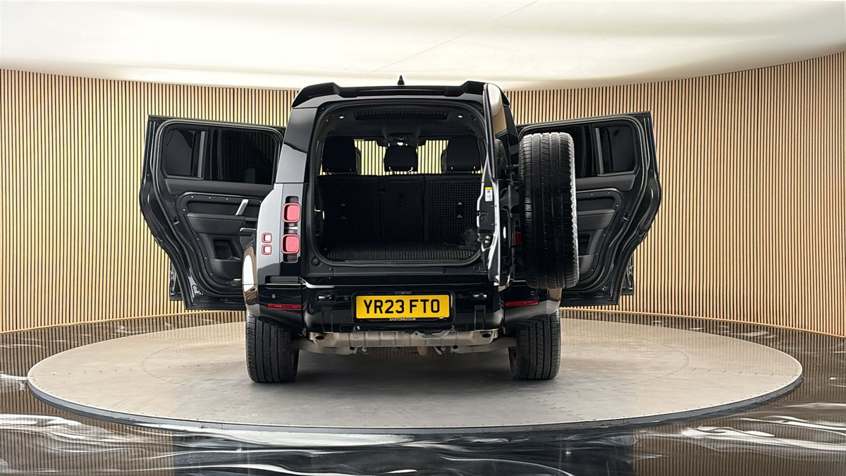 More views of Land Rover Defender 110