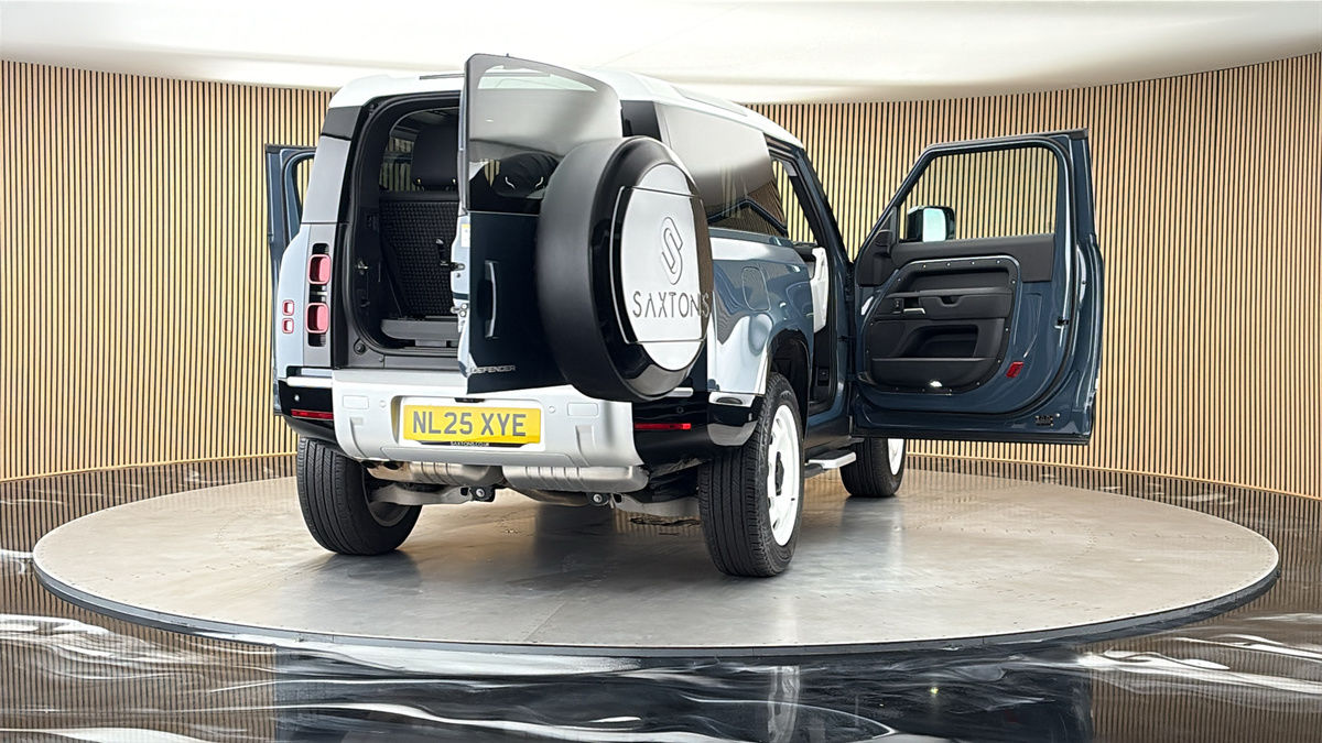 More views of Land Rover Defender 90