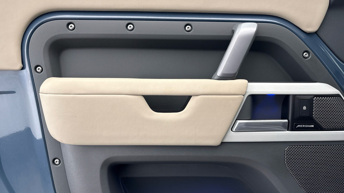 Land Rover Defender 90 Image 19