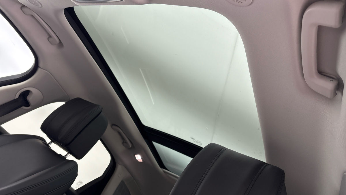 Land Rover Range Rover Velar Image 6