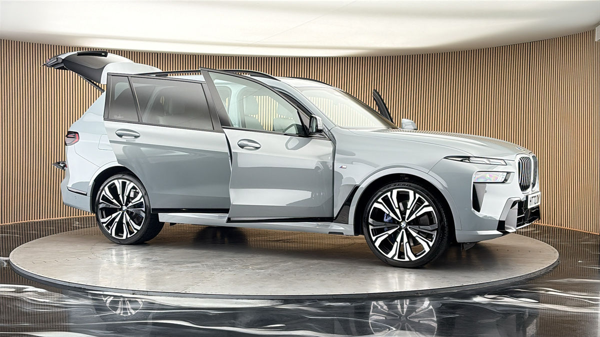 More views of BMW X7
