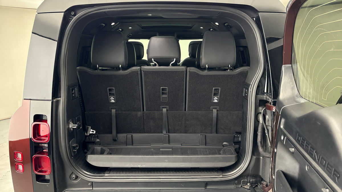 Land Rover Defender 130 Image 11