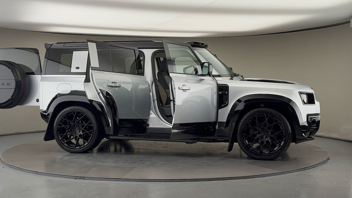 More views of Land Rover Defender 110