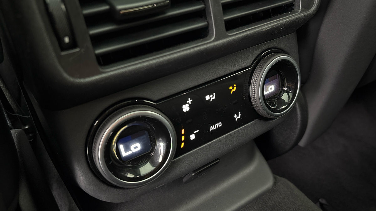 Land Rover Range Rover Velar Image 36