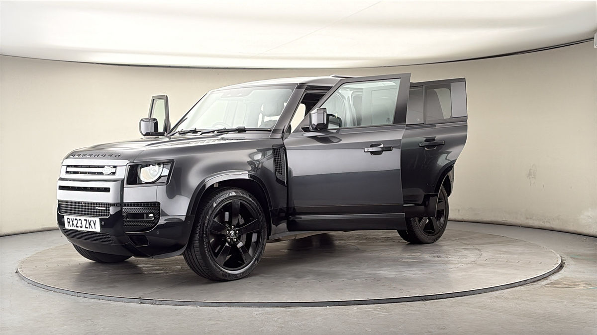 Land Rover Defender 110 Image 22