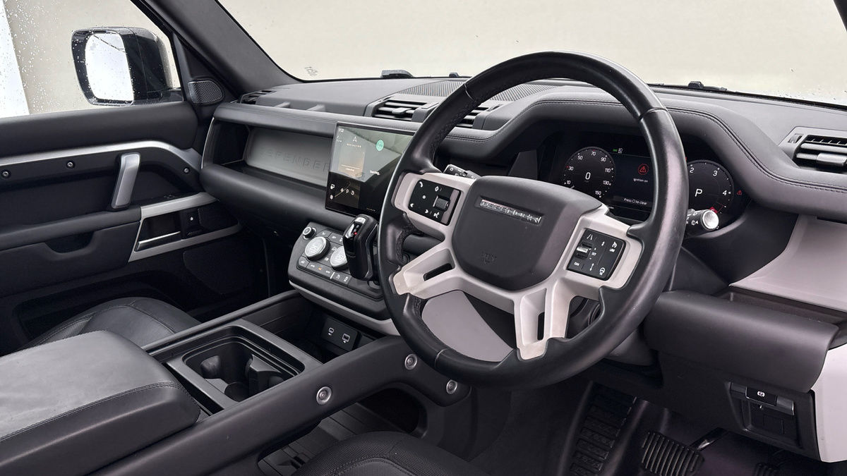 Land Rover Defender 110 Image 5