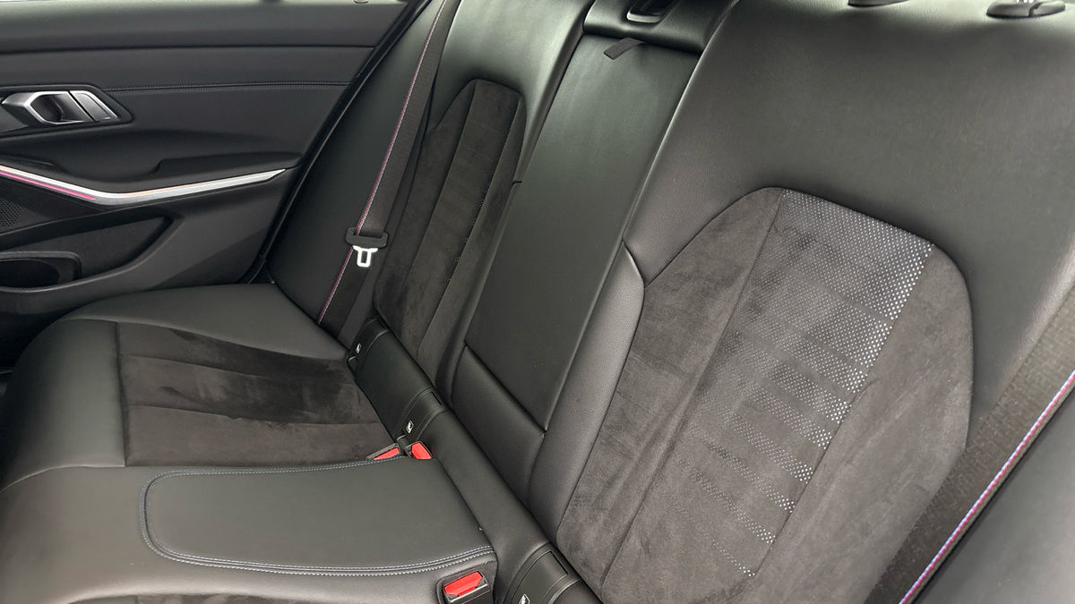 BMW 3 Series Image 8