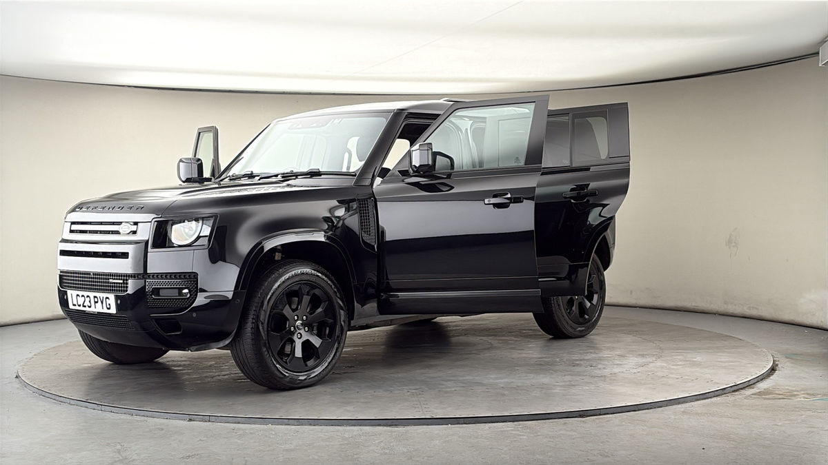 Land Rover Defender 110 Image 22