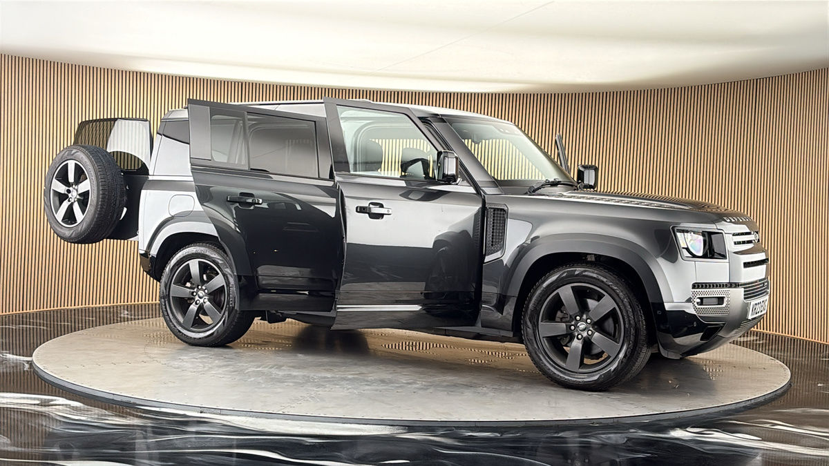 More views of Land Rover Defender 110