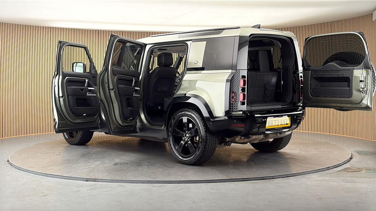 More views of Land Rover Defender 110