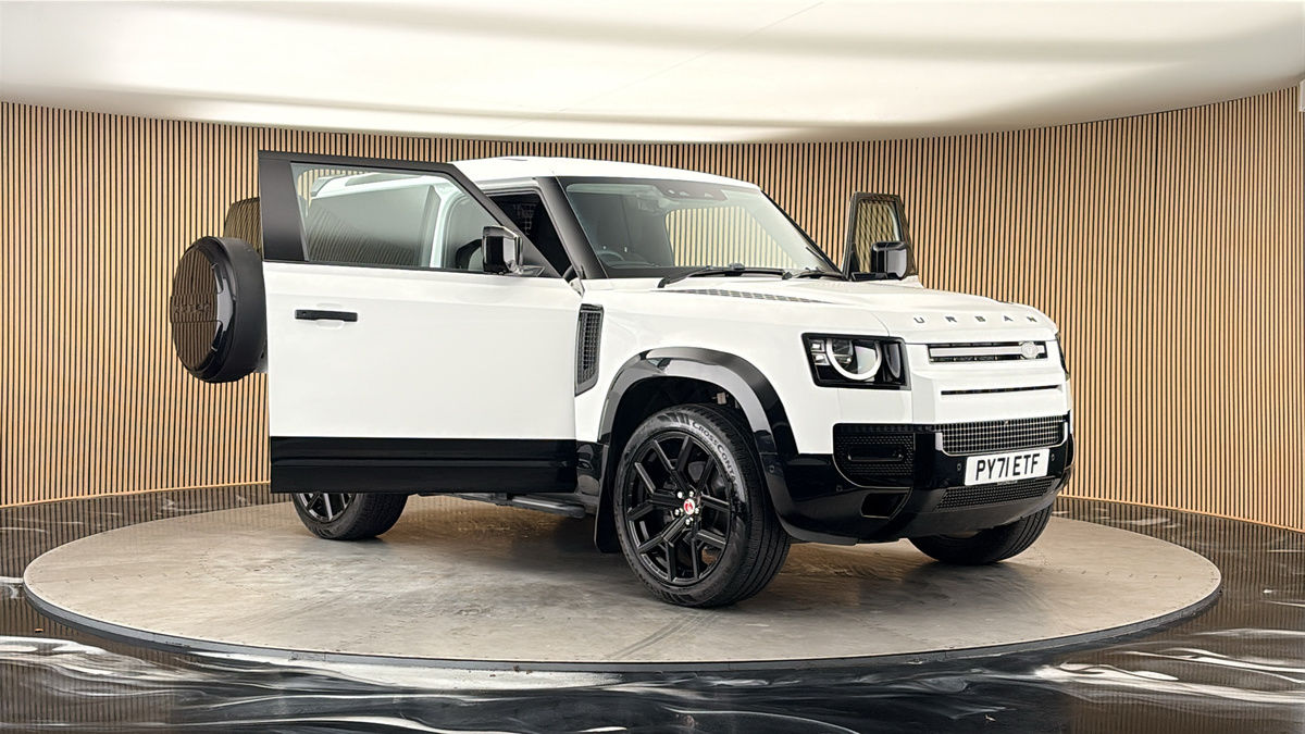 More views of Land Rover Defender 90