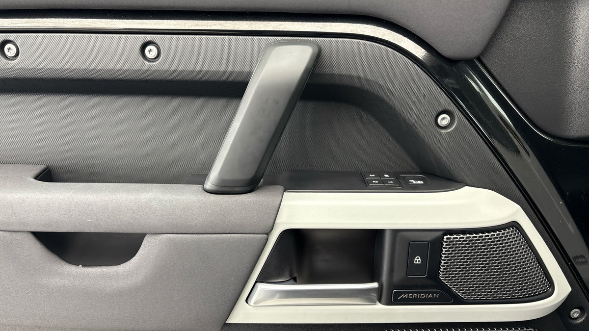 Land Rover Defender 110 Urban Image 19