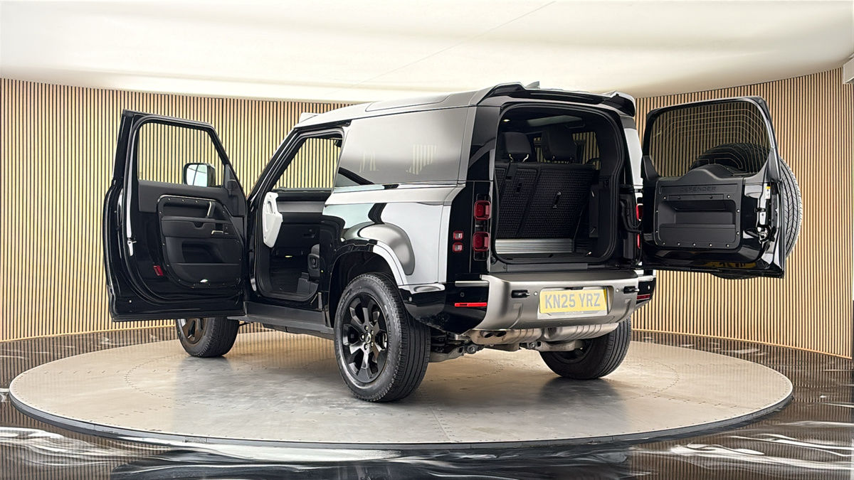 Land Rover Defender 90 Image 23