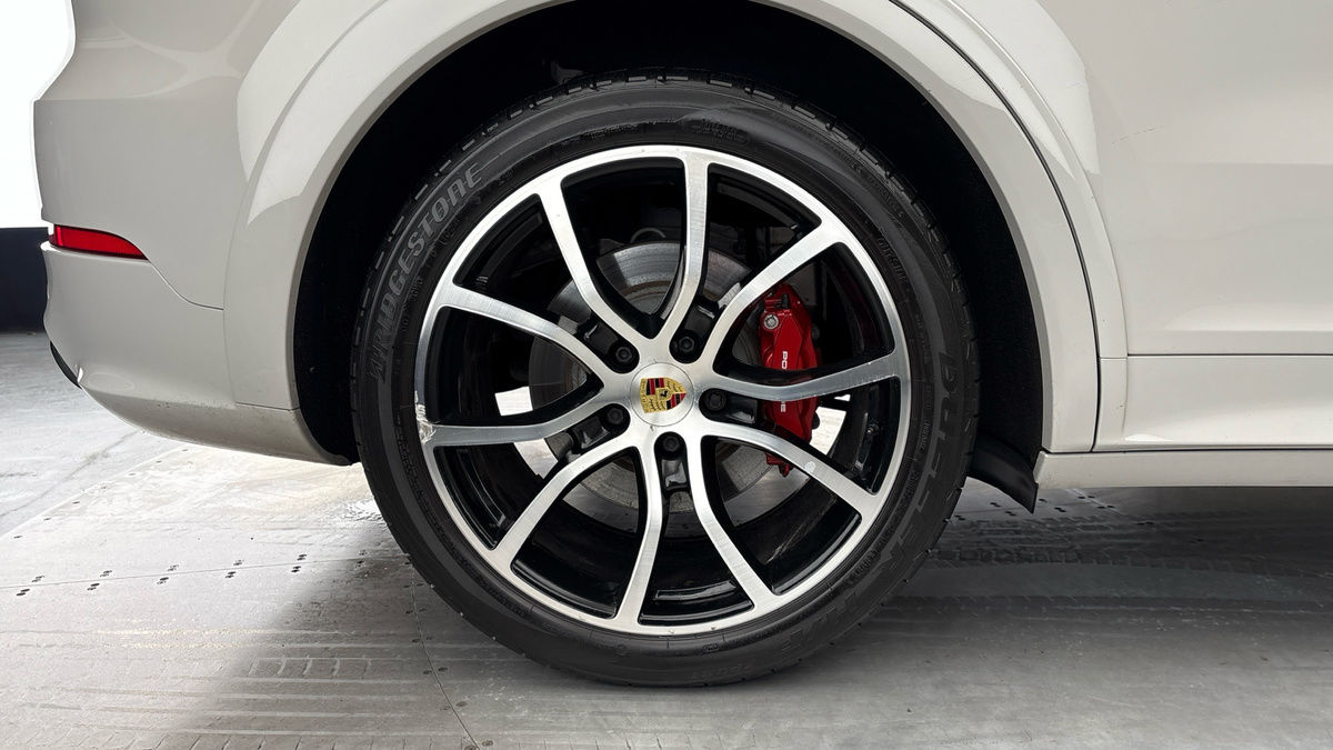 Porsche Cayenne Image 10
