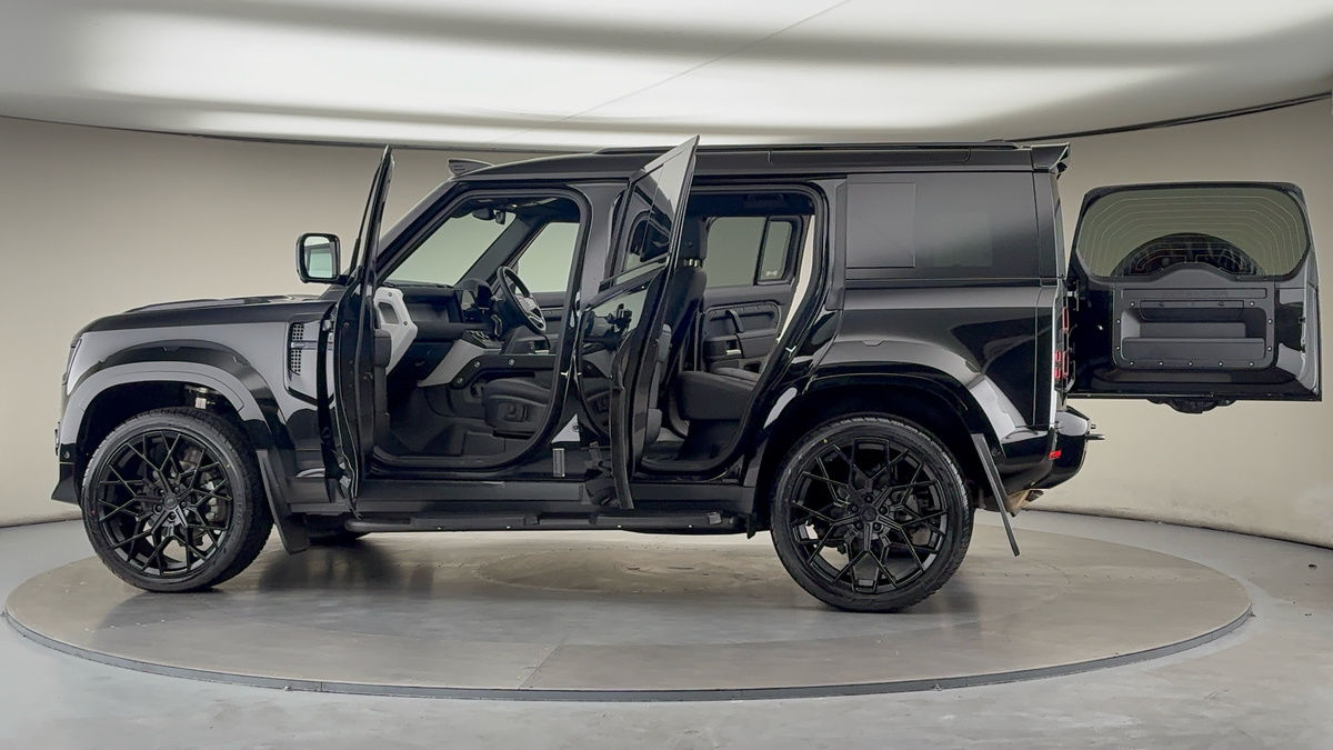 More views of Land Rover Defender 110