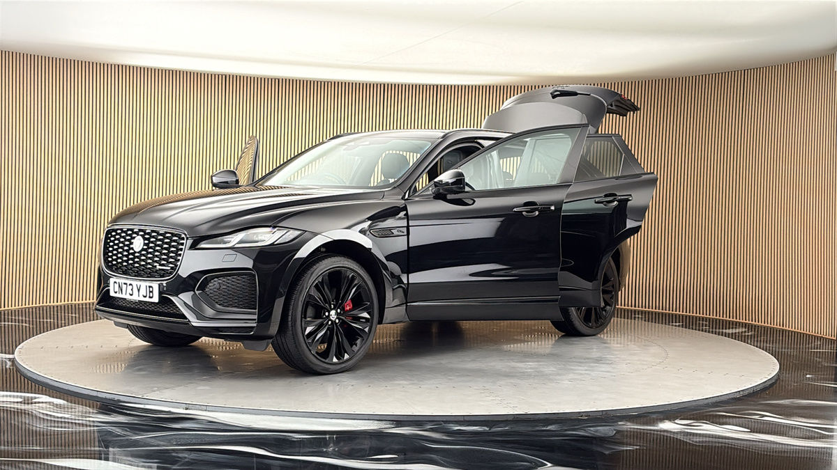 Jaguar F-PACE Image 22