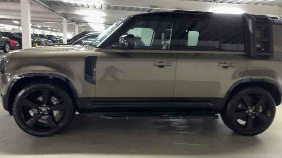 More views of Land Rover Defender 110