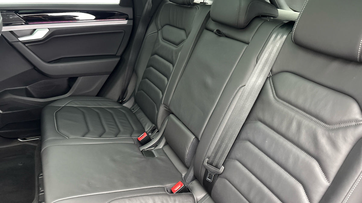 Volkswagen Touareg Image 8