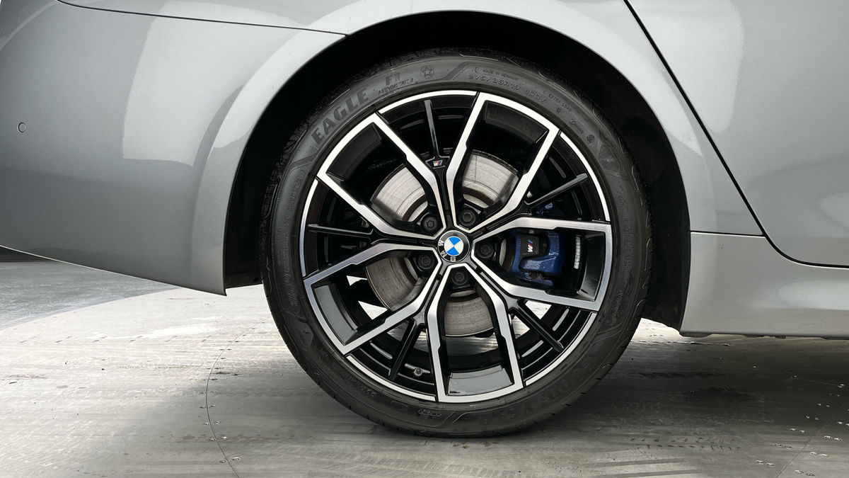 BMW 5 Series Image 10