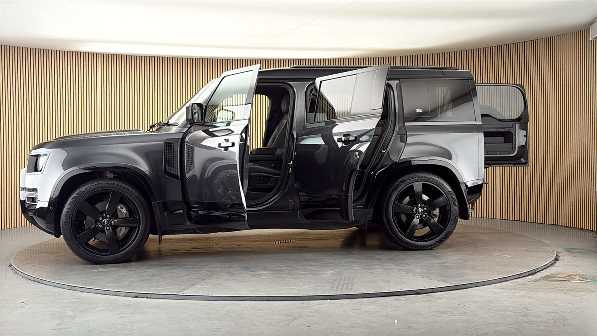 More views of Land Rover Defender 110