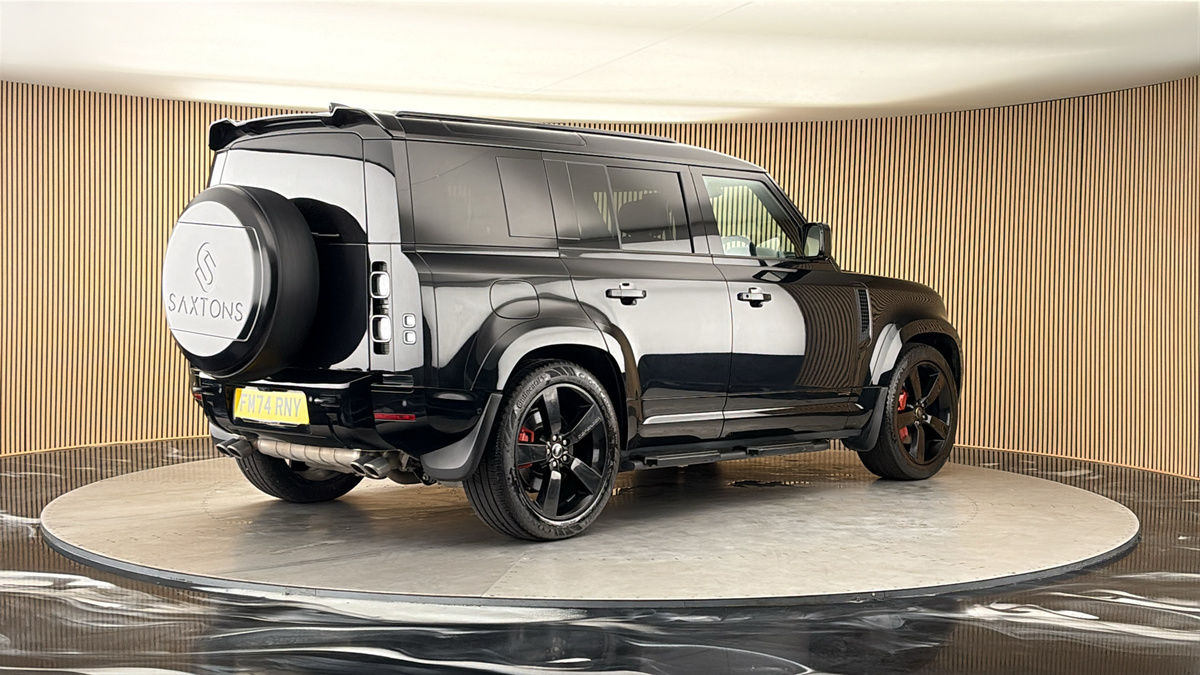 Land Rover Defender 110 Image 21