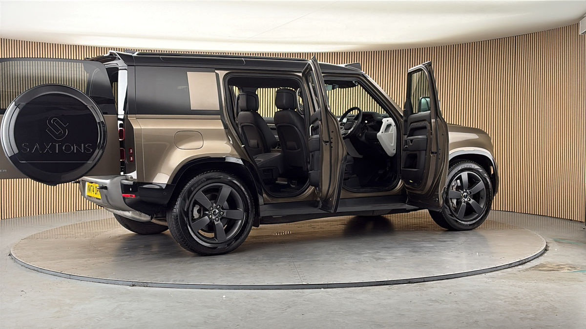 More views of Land Rover Defender 110