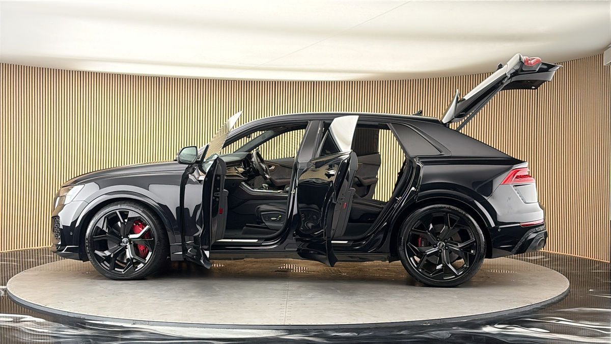 More views of Audi RSQ8