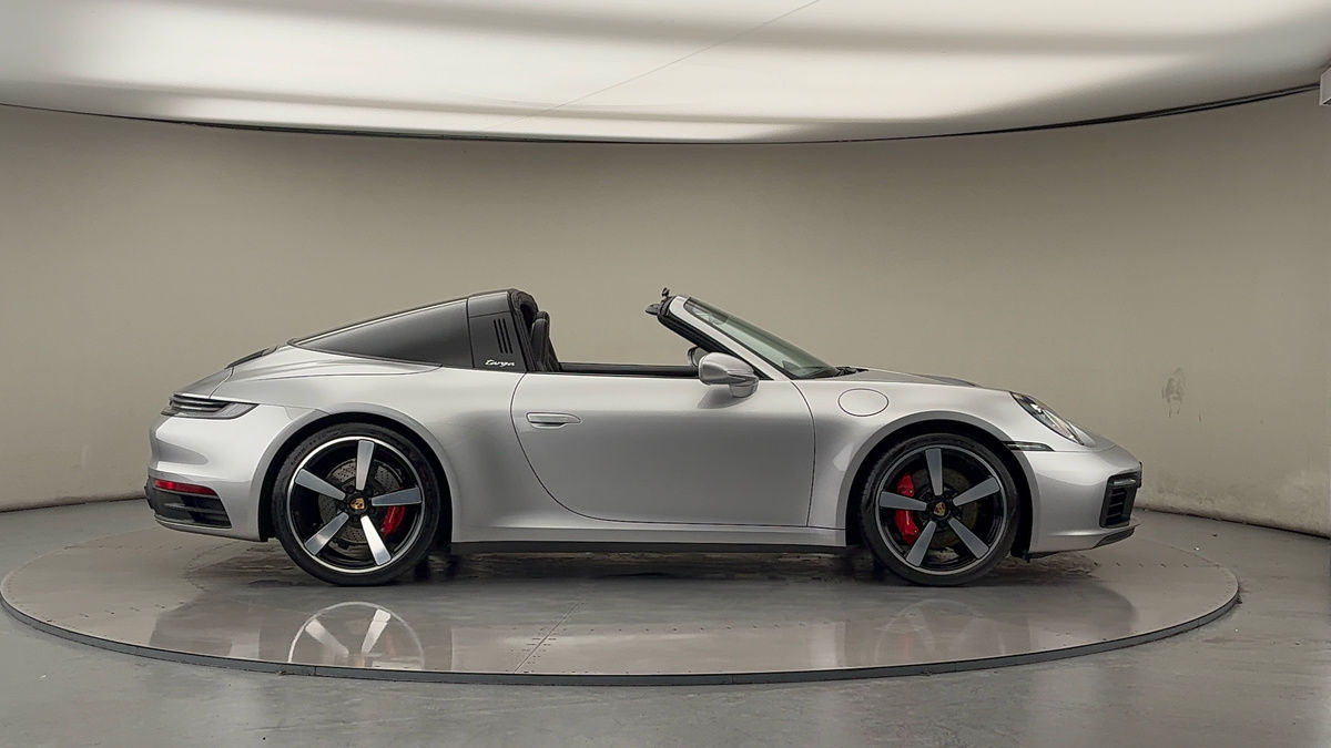 Porsche 911 Image 16