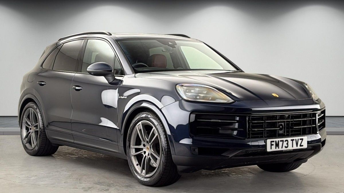 Porsche Cayenne Sticky Header Image