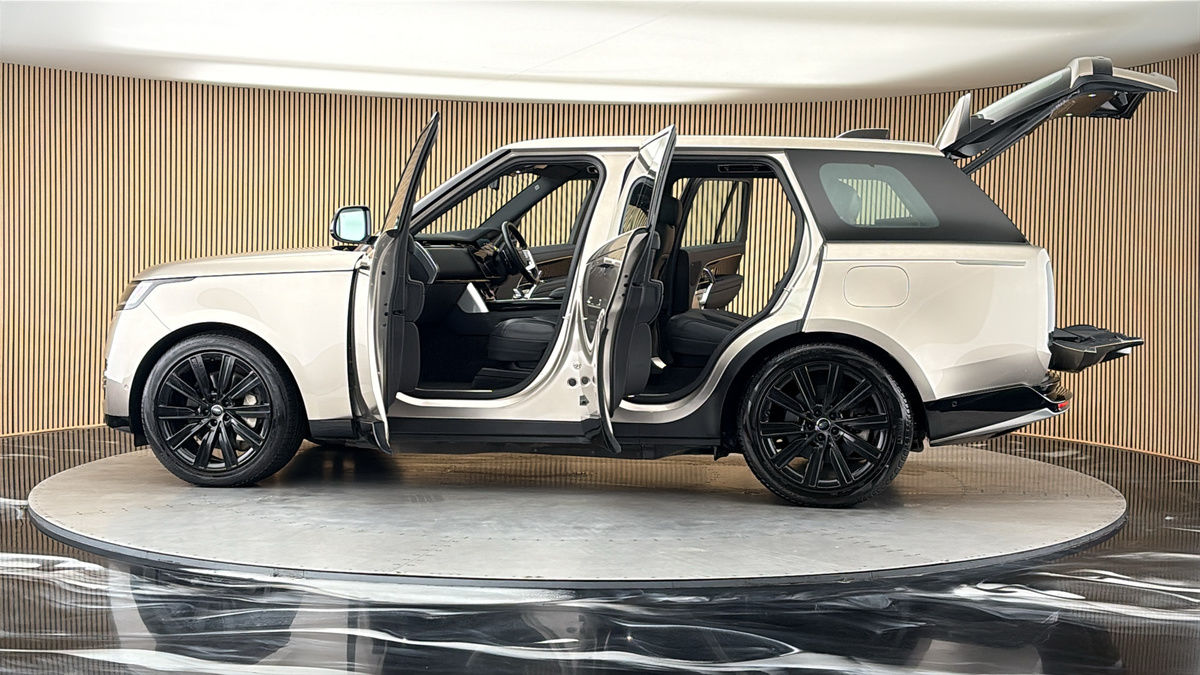 More views of Land Rover Range Rover