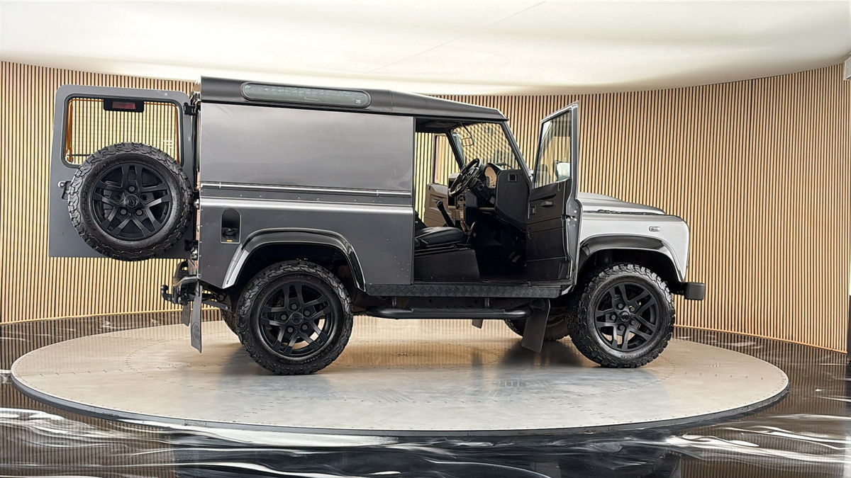 More views of Land Rover Defender 90