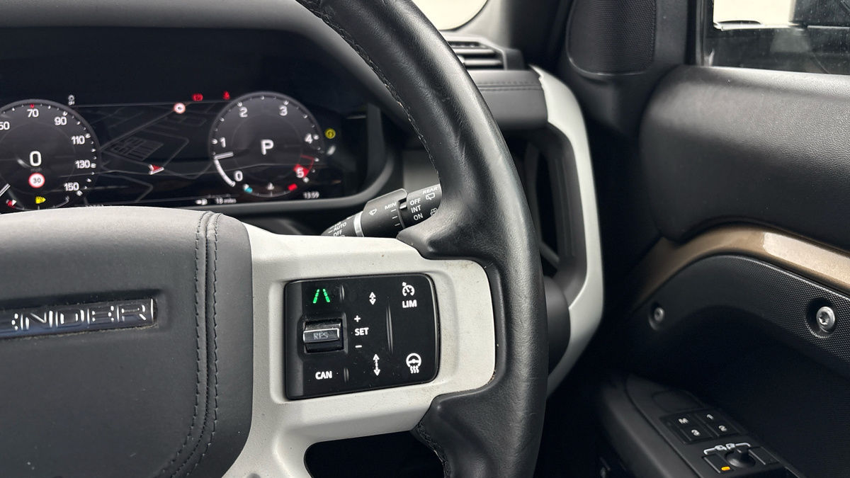 Land Rover Defender 90 Image 14