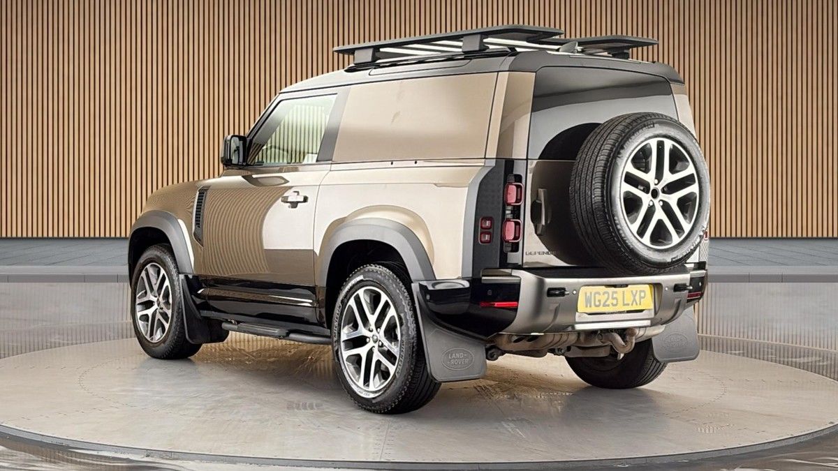 Land Rover Defender 90 Image 2
