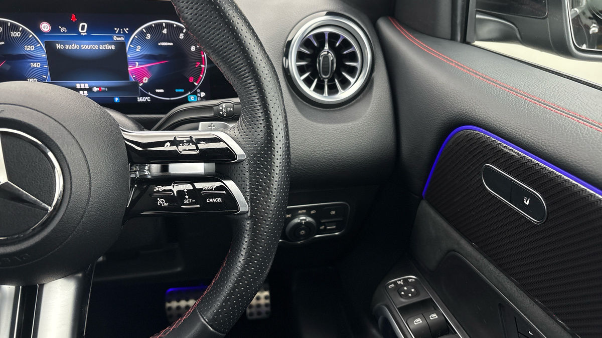 Mercedes-Benz GLB Image 14