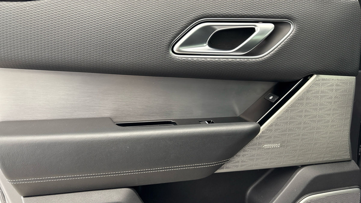 Land Rover Range Rover Velar Image 19