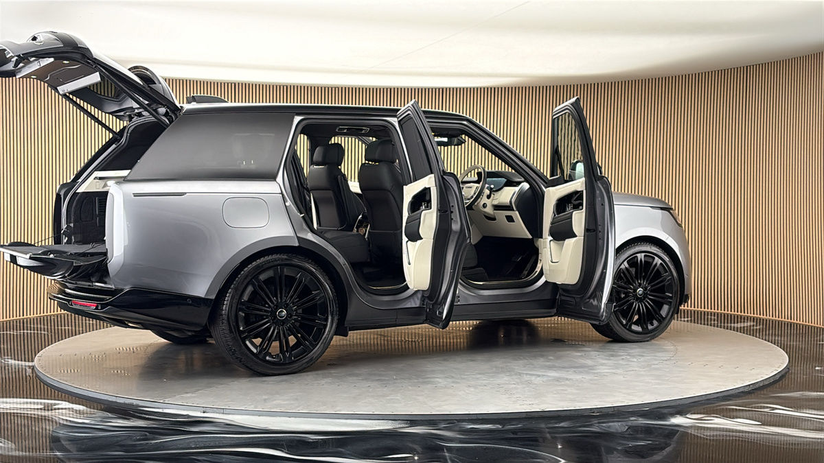 More views of Land Rover Range Rover