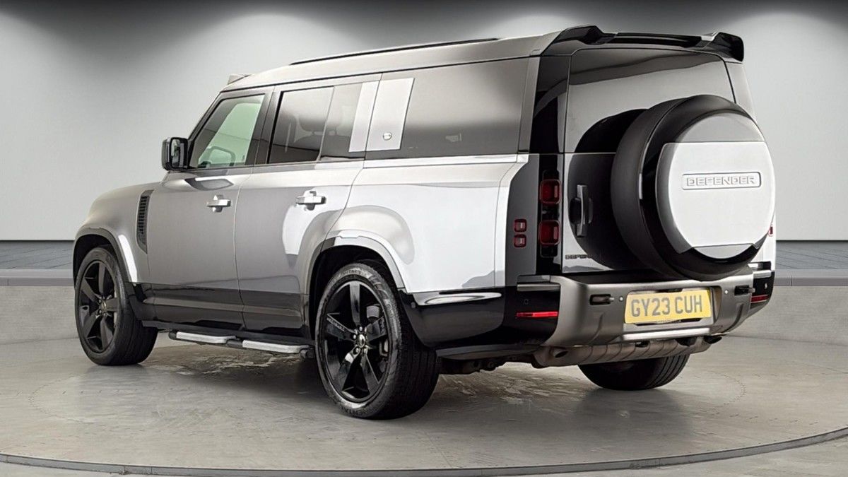 Land Rover Defender 130 Image 2