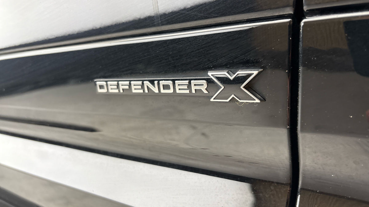 Land Rover Defender 110 Image 25