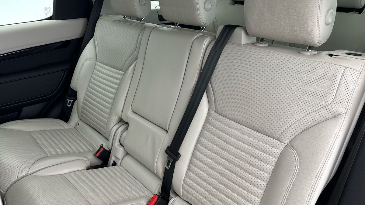 Land Rover Discovery Image 8