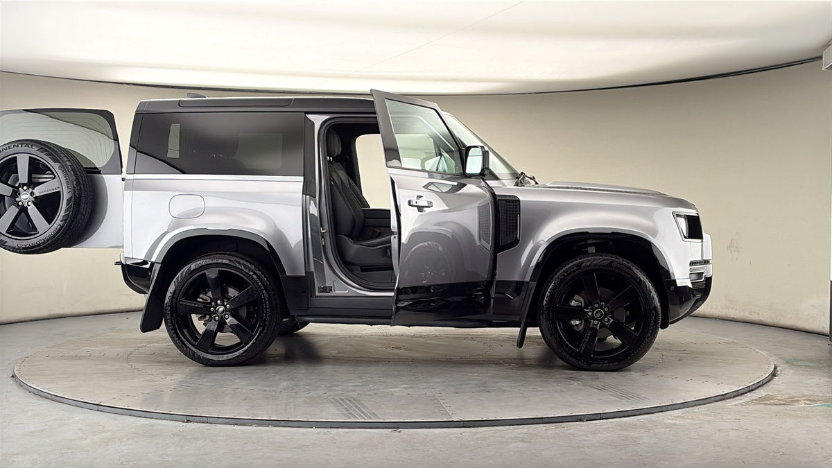 More views of Land Rover Defender 90