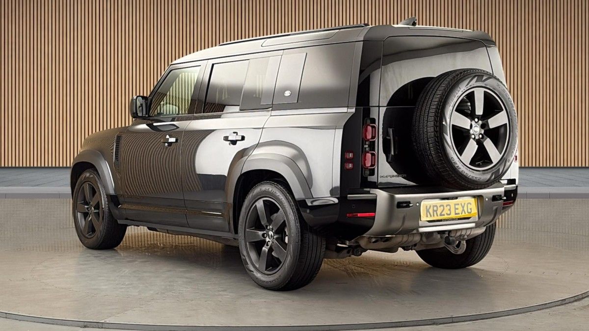 Land Rover Defender 110 Image 2