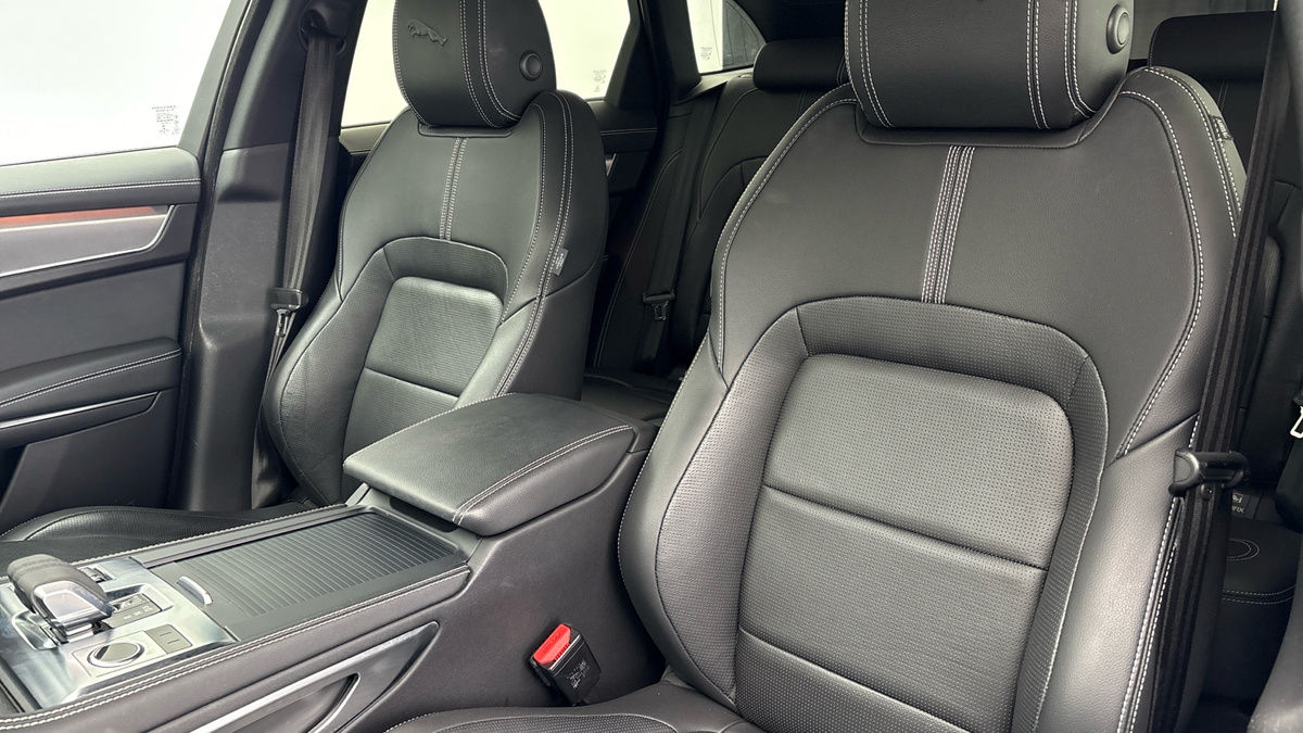 Jaguar F-PACE Image 7