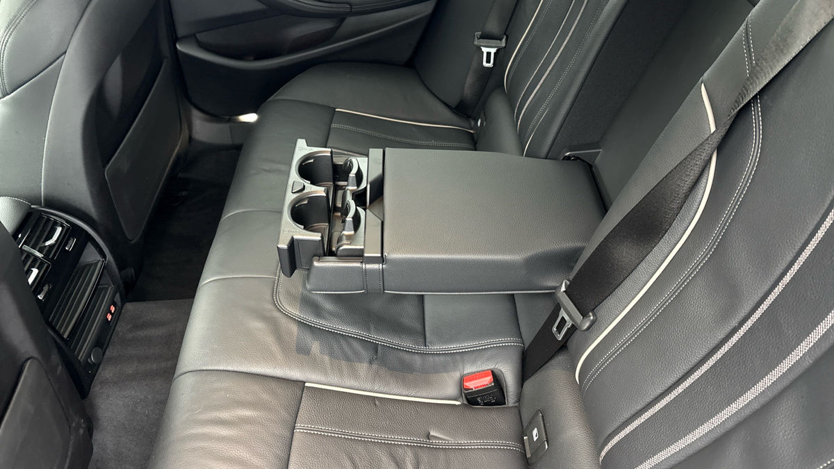 BMW 5 Series Image 9