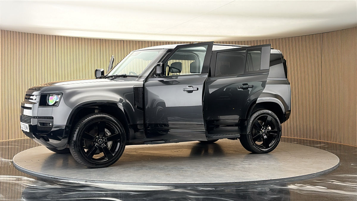 More views of Land Rover Defender 110